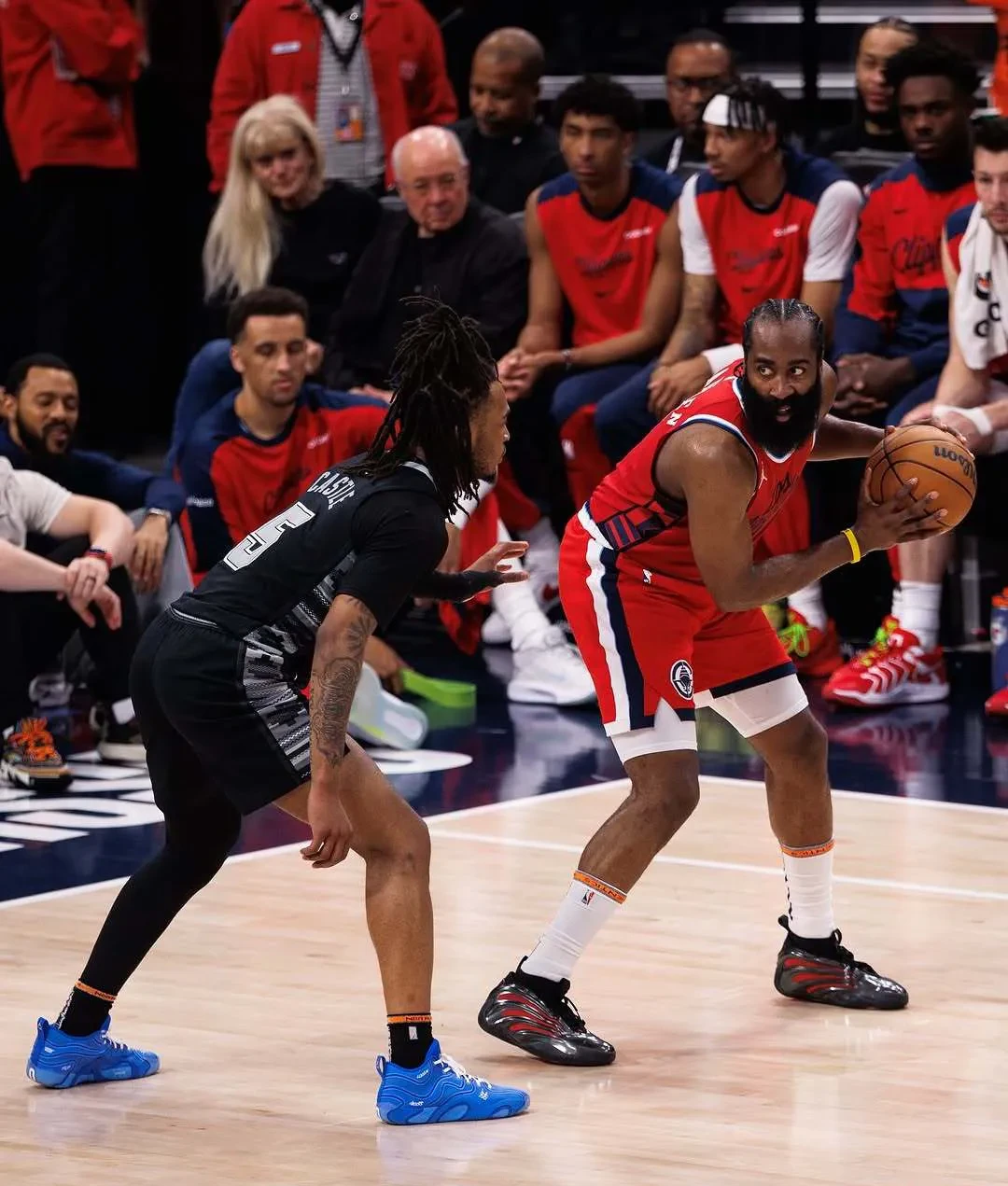 亚博娱乐 -包含罗马迎NBA季后赛关键赛；赛后豪取连胜；气氛紧张；团队化学反应显著的词条